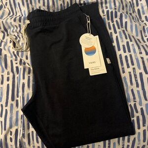 Vuori Performance Jogger NWT